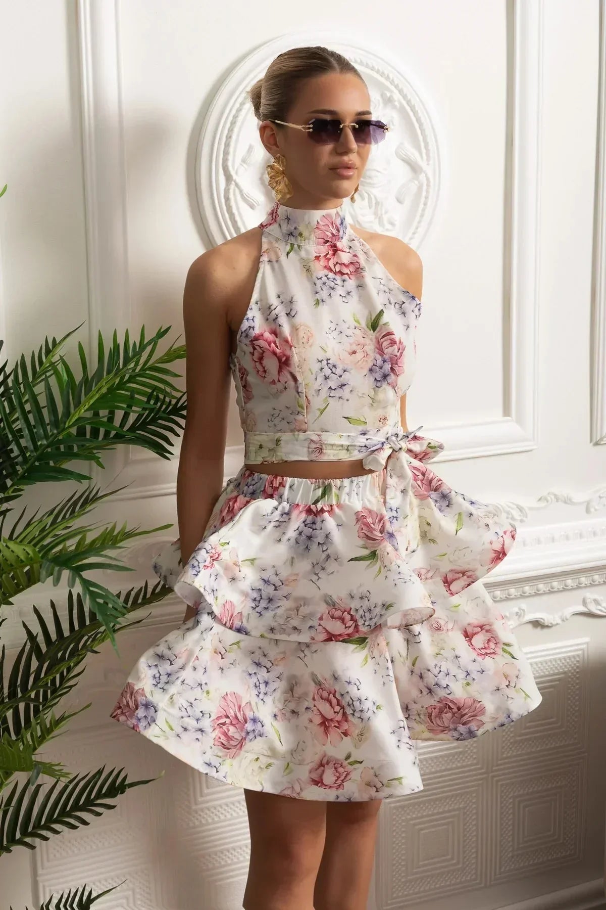 Conjunto – Top Estampado Sem Mangas + Saia Curta Plissada de Cintura Alta